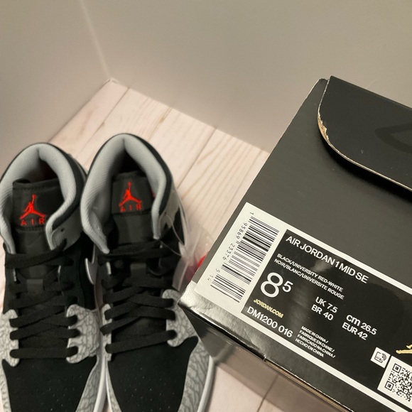 AIR JORDAN 1 MID MENS ELEPHANT PRINT - Picture 5 of 6